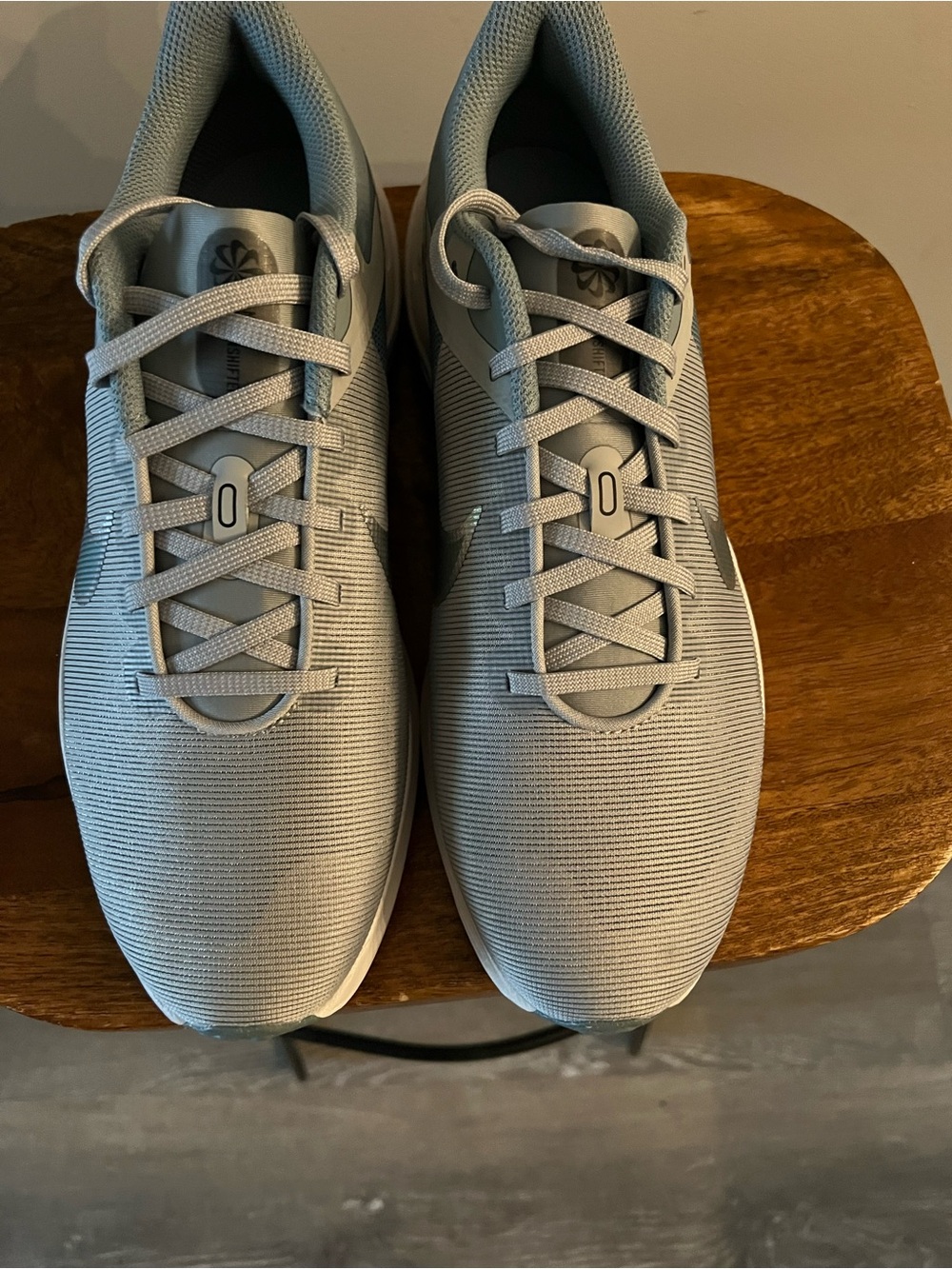 Nike Men's Light Grey Knit Runner Sneakers